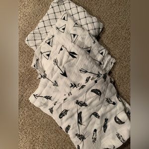 4 muslin/cotton white and black thin baby swaddles